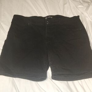 Sandpiper Black Bermuda Shorts. Size 22w